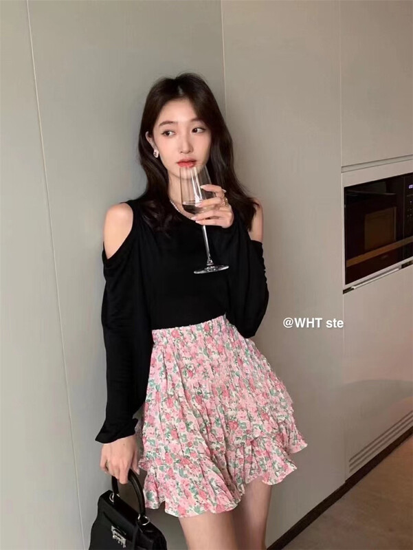 [wht] simple casual off shoulder long sleeve T-shirt + floral skirt set 5100\wtt