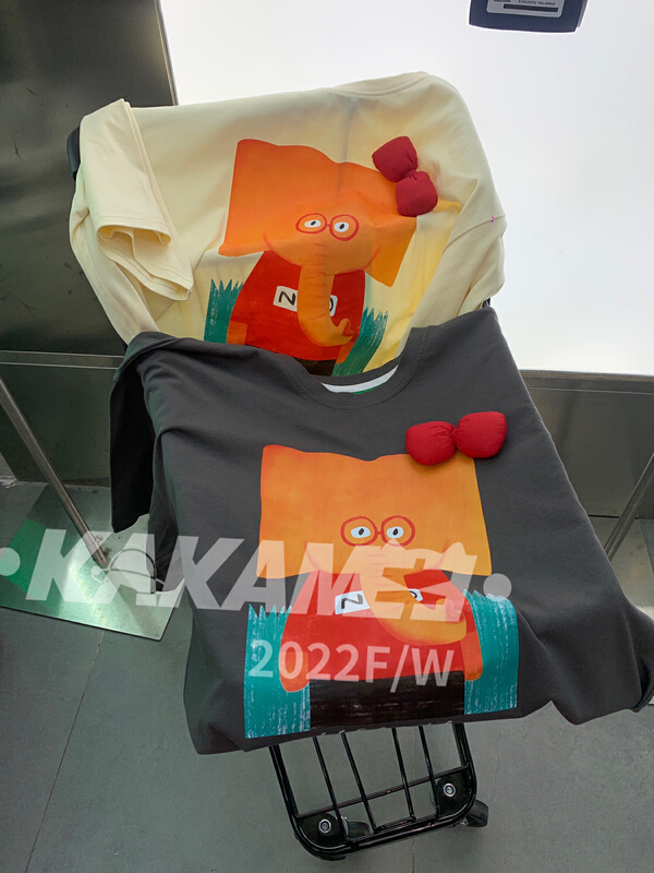 [kakamee] Hong Kong style cartoon elephant printed short sleeve T-shirt with removable mobile pin butterfly 5029