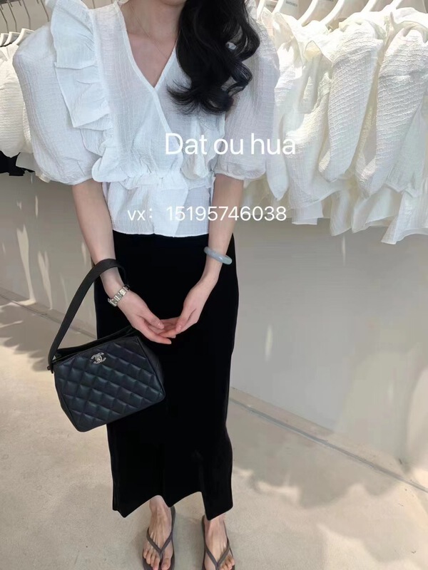 [East room] French V-neck Ruffle waist closing slim shirt 9320\wtt
