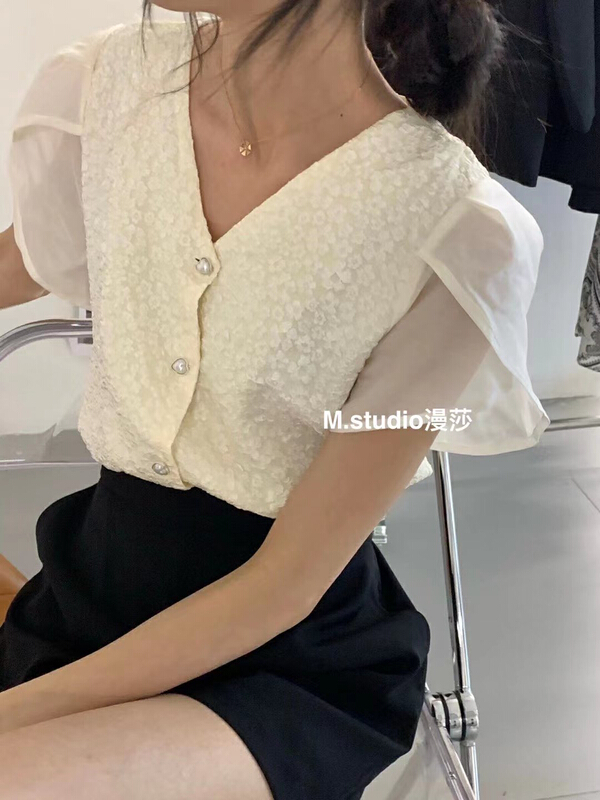 [MSTUDIO MANSA] small flying sleeve V-neck wrinkled texture shirt 6755\ll
