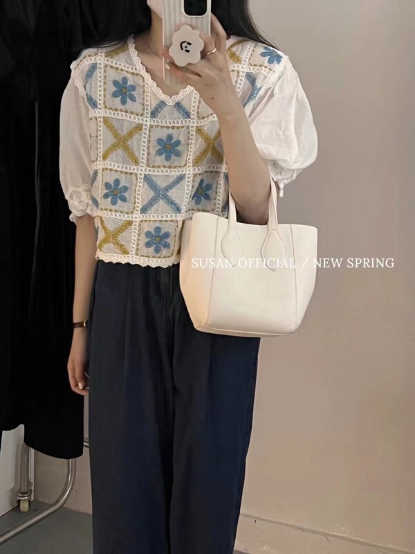 [Susan] flower V-neck fresh and simple shirt 18999\lsw
