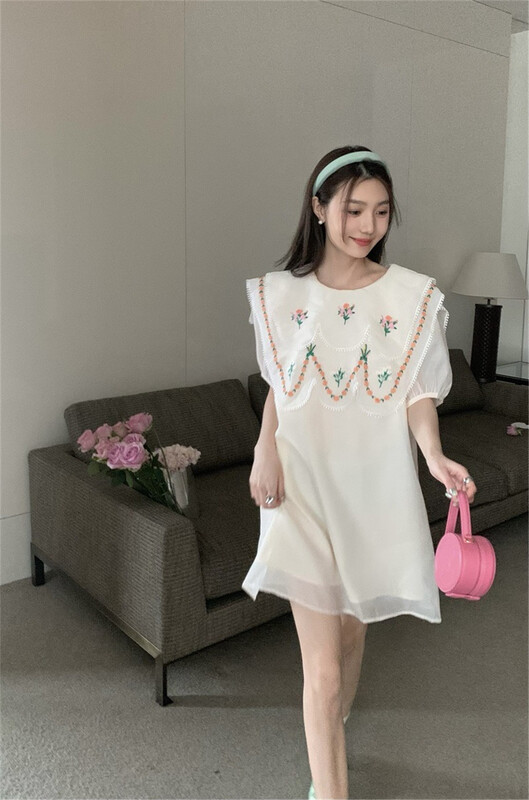 [sway] fresh and simple round neck loose embroidered dress 801\xyy