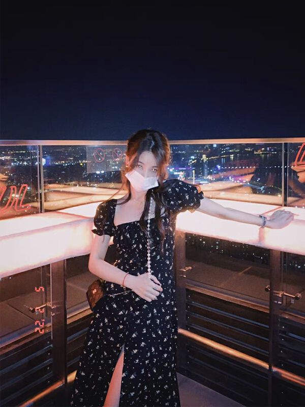 [by] French fragmentary flower waist closing square neck split split bubble sleeve dress 7492\cl