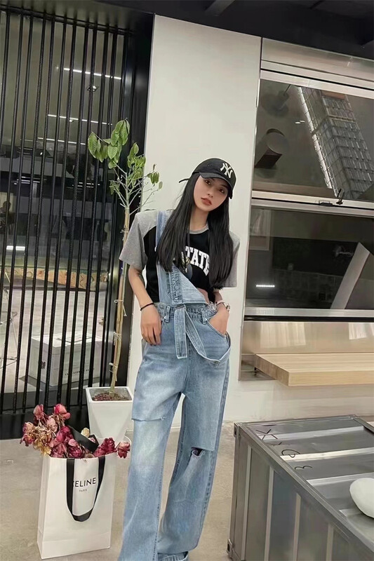 [Yan Zhen] Korean version of casual jeans with holes 6173\pcz