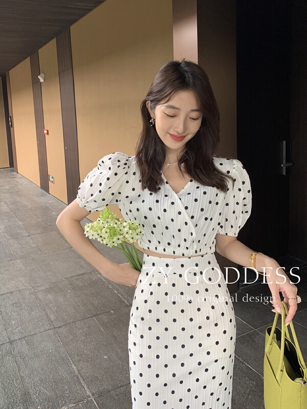 【 ZY 】 elegant temperament wave point bubble sleeve suit slit fishtail skirt 68572