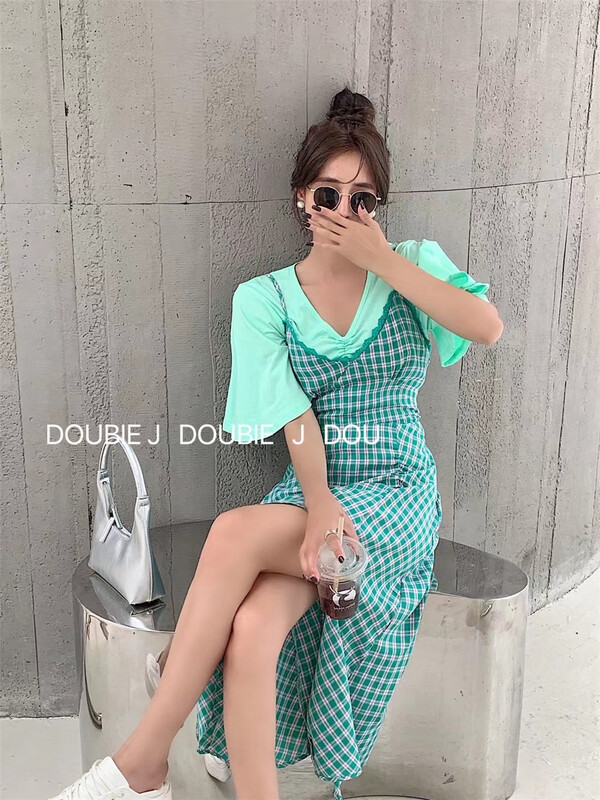 [double.j] solid V-neck short sleeve T-shirt + PLAID RUFFLE suspender skirt two piece set 1361-1\pcz
