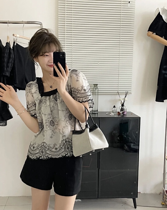 [m.zi studio] square neck Floral Embroidery Shirt 5895\hbx