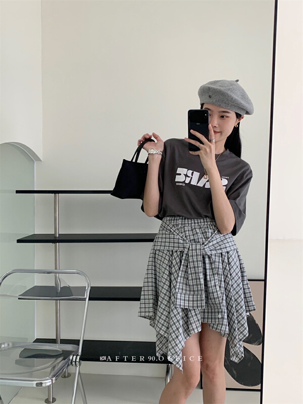 [after.90] simple letter printed round neck T-shirt + design checkered irregular skirt set 2501\ll