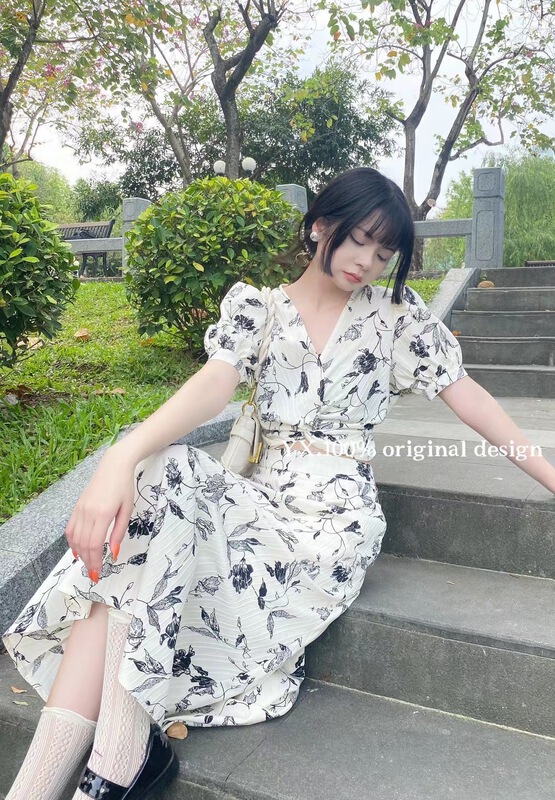 [y.x] temperament Korean print bubble sleeve shirt +a-line skirt suit 6779\hjy
