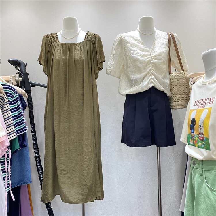 【E】 Square neck bubble sleeve solid loose dress j051\y