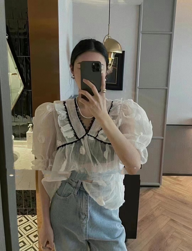 [Yan Zhen] lady V-neck three-dimensional jacquard bubble sleeve shirt 344455\pcz
