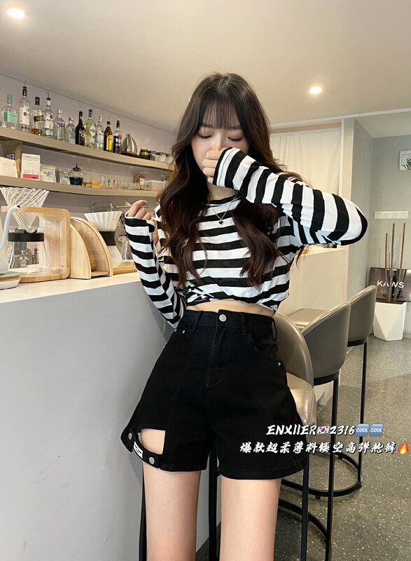 [en Xi'er] cut out design sense niche denim shorts em2316\l