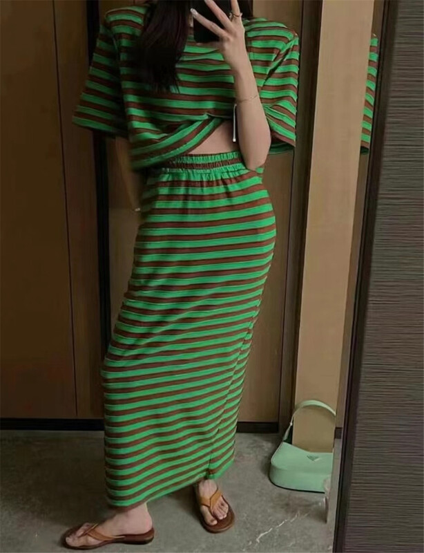 [Yan Zhen] round neck short sleeve T-shirt + slim skirt two piece suit 53200\pcz