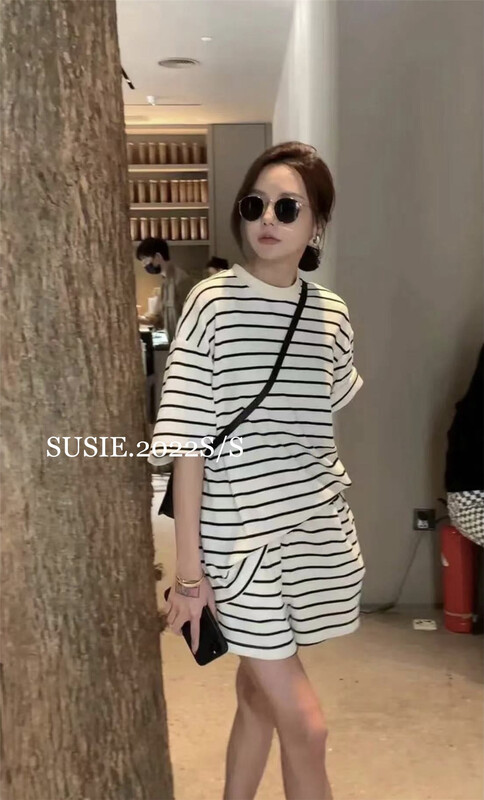 [Susie] round neck stripe loose short sleeve T-shirt + elastic waist casual Shorts Set 8805\zjy