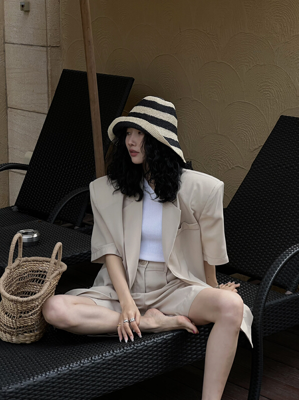 [all in] temperament loose fitting short sleeve suit + casual shorts two piece suit 4203\ozq