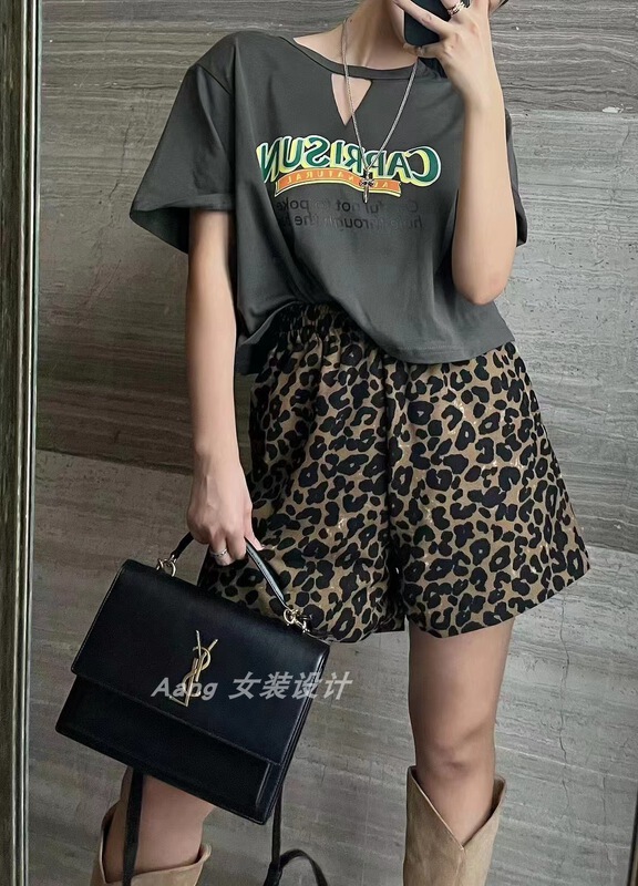 [Xiaolu family] letter V neckline design Short Sleeve T-shirt 80683\wtt