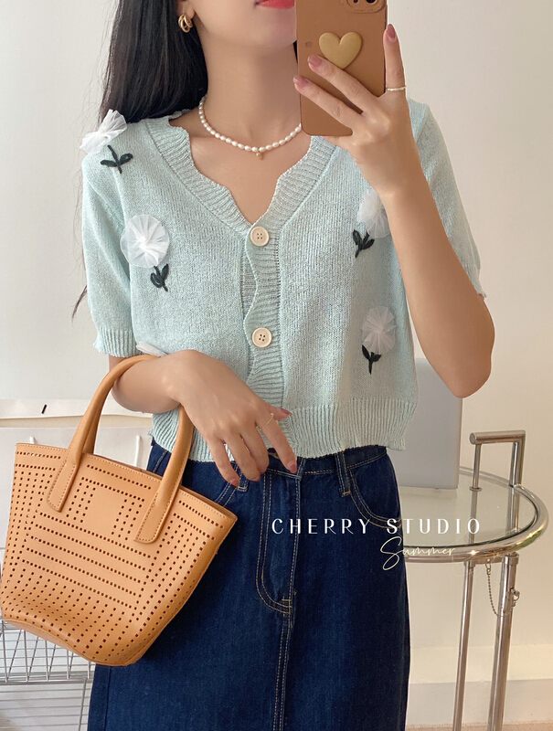 [cherry studio] sweet V-neck three-dimensional flower T-shirt 5265\hbx
