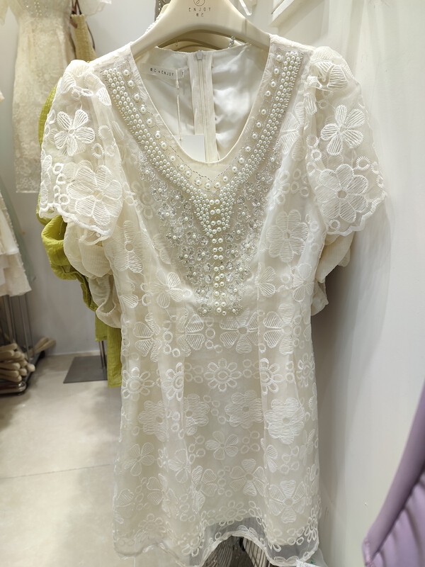 [enjoy · Yueji] beaded lace heavy industry V-neck dress 8950-1\pcz