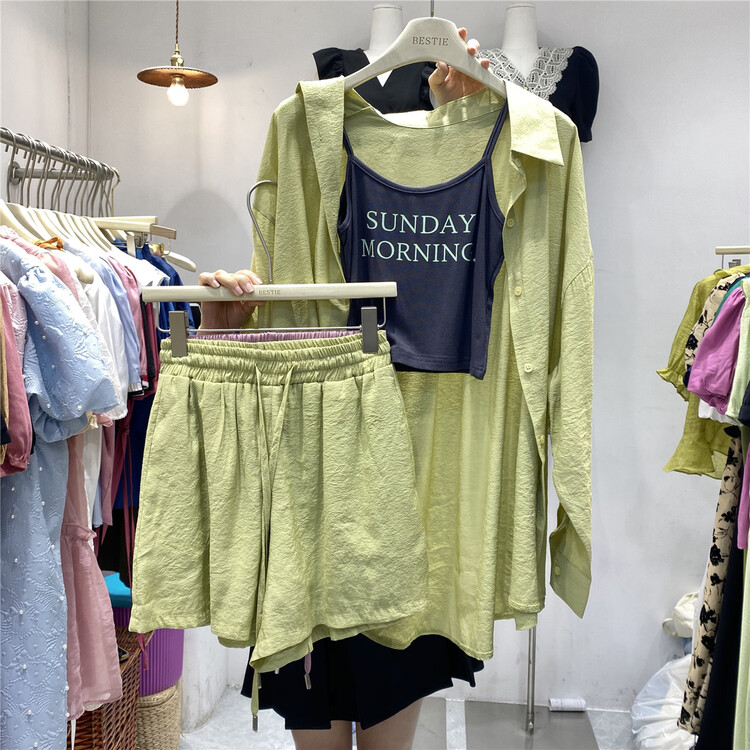 【 bestie 】 loose long sleeve sunscreen shirt + letter sling + casual Shorts Set 1552\hjy