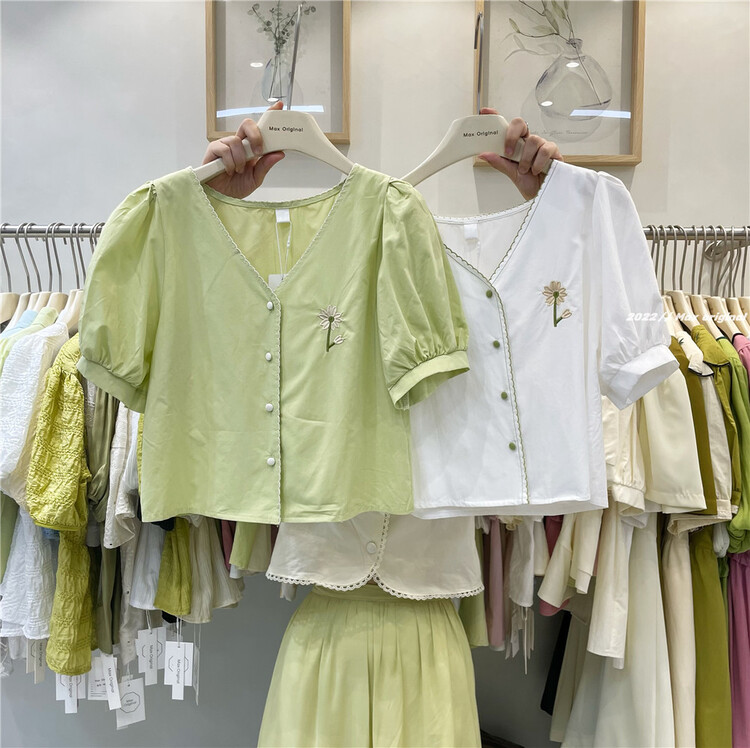 [Max original] V-neck small fresh flower embroidery shirt 98362\hbx