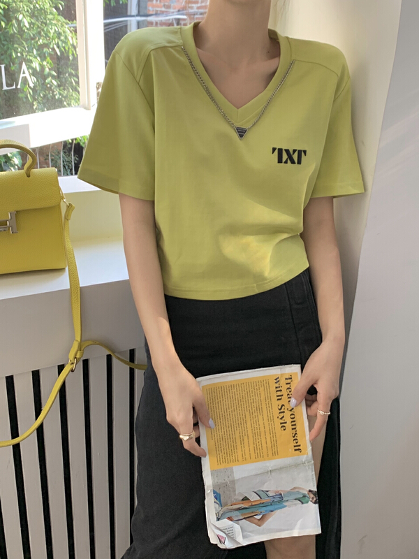 In early summer! [Qi xuan'er] Korean version V-neck chain embroidered letter short sleeve T-shirt 2663\lsw