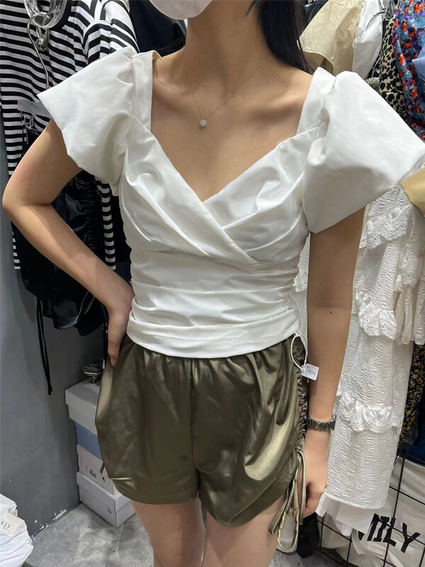 [Bella Bella] V-neck crimped bubble sleeve short shirt 8181\wtt