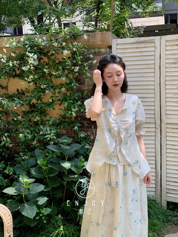 [enjoy · Yueji] Korean floral flounced hem blouse + slim elastic waist skirt two piece suit 8912\pcz
