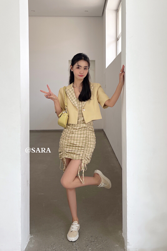 [Sara] sweet temperament, slim fit, wrinkled Plaid suspender dress + splicing suit suit set 16932\lwy
