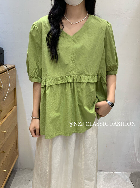 [NZJ] V-neck loose shirt with wood ear edge 820131\l
