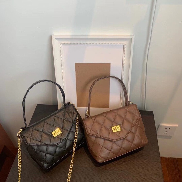 Original price 57.40! [double C] ringer buckle versatile handbag (with chain shoulder strap) 8056\cyq