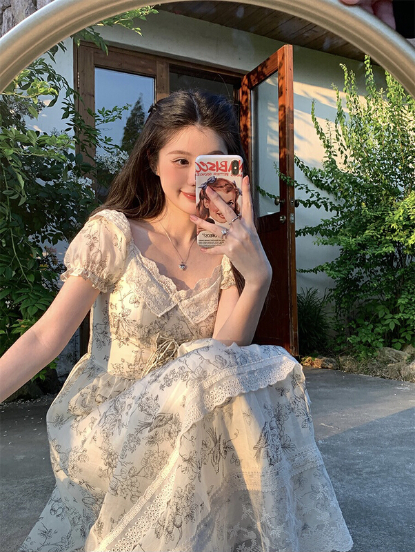 [savage] new French style in summer: V-neck splicing, lace lace tie, waist closing, slim, A-line bubble sleeve floral dress e8505\wpl