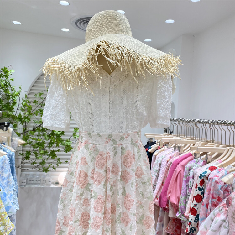 [of white] Korean version V-neck Embroidery Shirt 881363\hjy