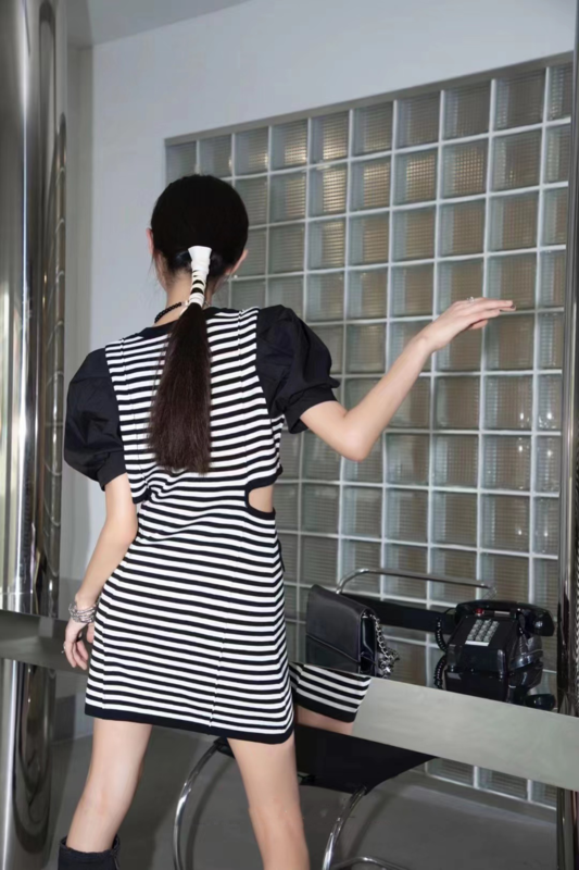 [g+] Korean stripe round neck bubble sleeve waist revealing thin dress 755\\cl