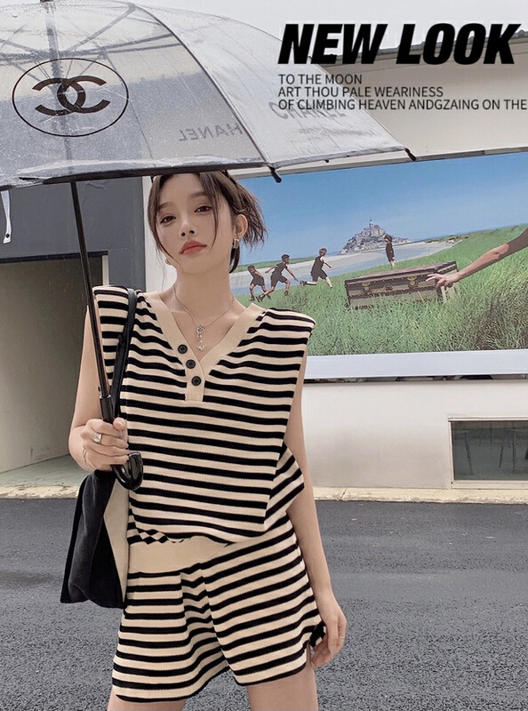 [savage] V-neck patch button sleeveless shoulder padded Vest + high waist striped Shorts Set e8655\wpl