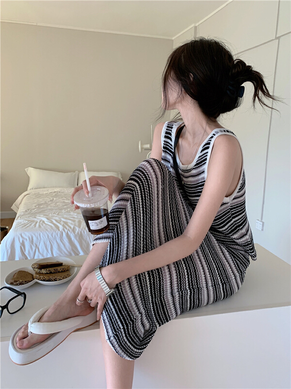 [y.jia EJA] stripe knitted vest stripe skirt suit 235