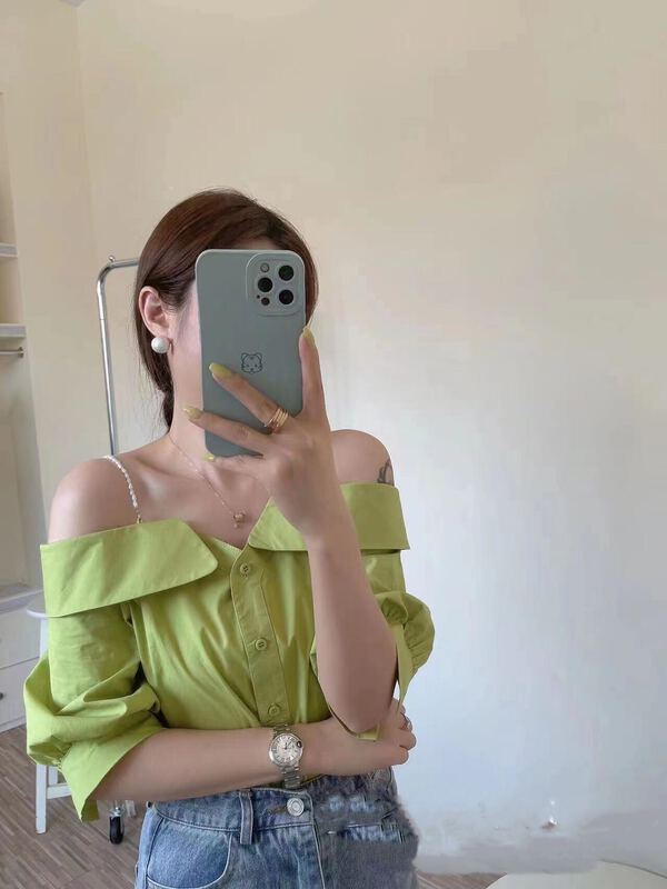 Original price 51.88! [I-D] Korean off shoulder comfortable single breasted shirt (with detachable chain) 8195\l