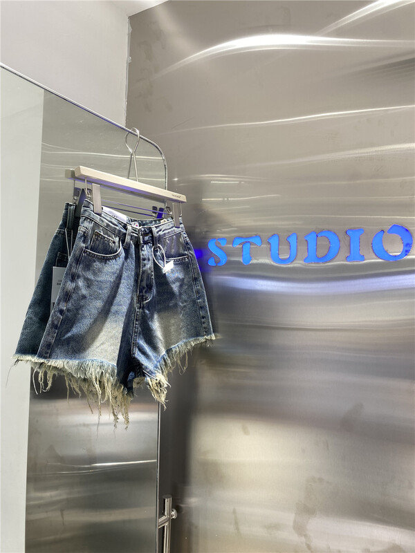 [yuan color] fashion slim and versatile denim shorts 551\lsw
