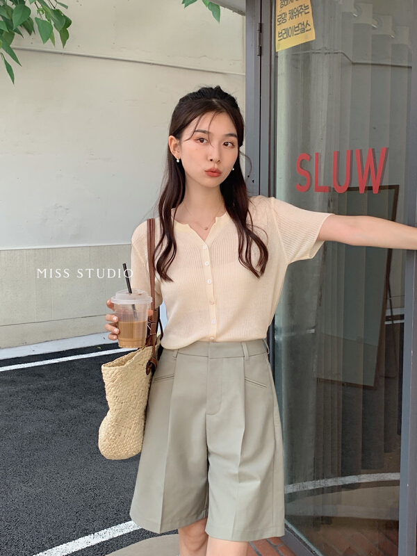 [miss miss home] Korean style small V-neck button knit b5103