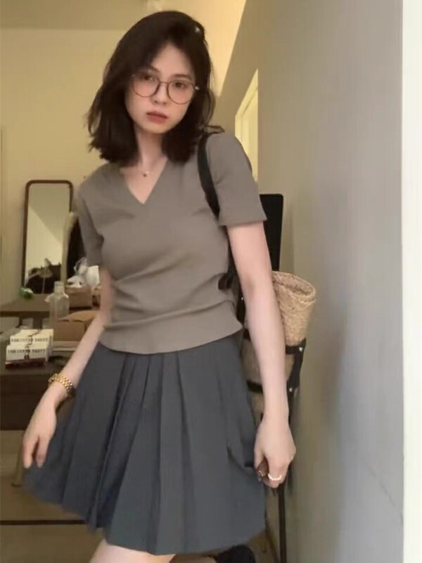 [Kiki studio] short sleeved T-shirt + high waist pleated skirt set 6101\hjy