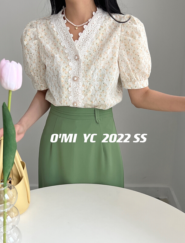[O MI] French V-neck lace lace splicing bubble sleeve floral shirt 8231\hbx