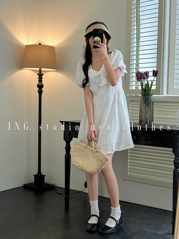 [ing] French V-neck bow waist dress bubble sleeve design 9071