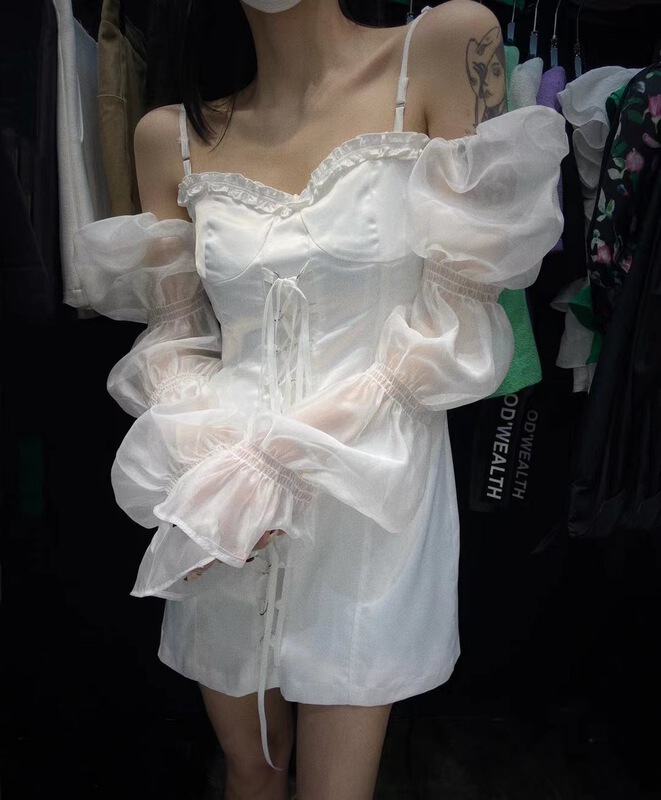 [buyer Yan Xuan - God of wealth] temperament one line collar design mesh bubble sleeve dress 1518\\cl