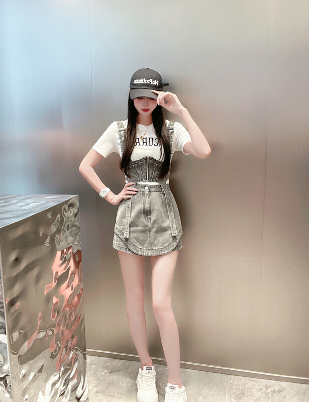 [m&m] letter fashion short sleeve T-shirt + design sense niche suspender Vest + slim high waist skirt suit 16480\pcz