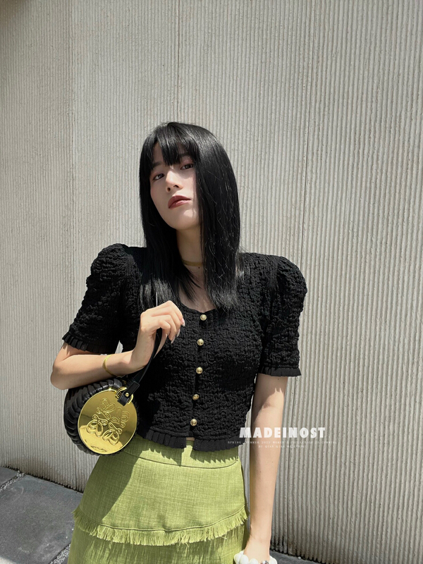 [OSHA madeinost] retro texture bubble sleeve elastic small shirt Small fragrance metal buckle 86382