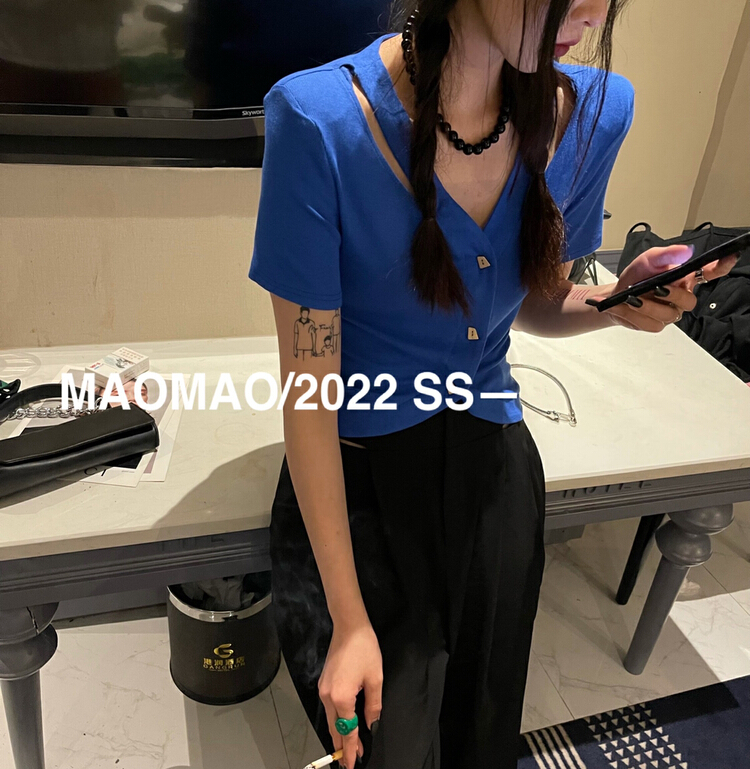 Original price 43.99! [Maomao] Korean V-neck button up shirt (without necklace) 750\wtt