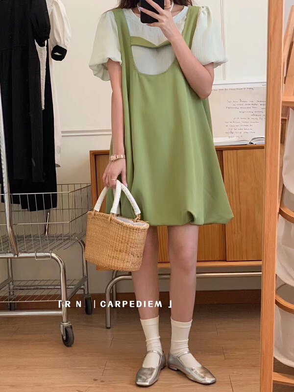 [R n] Korean loose and versatile sweet age reducing strap skirt + simple bubble sleeve small suit 81125\ll