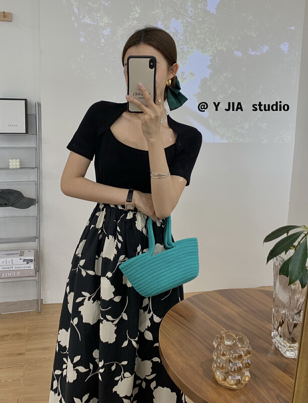 [y.jia EJA] simple slim fitting short sleeve T-shirt + retro floral skirt two piece suit (without bag) ys1-6735\pcz