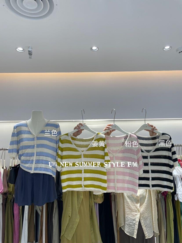 [U grain] Korean style small fresh hollow stripe button knit 05022\hbx