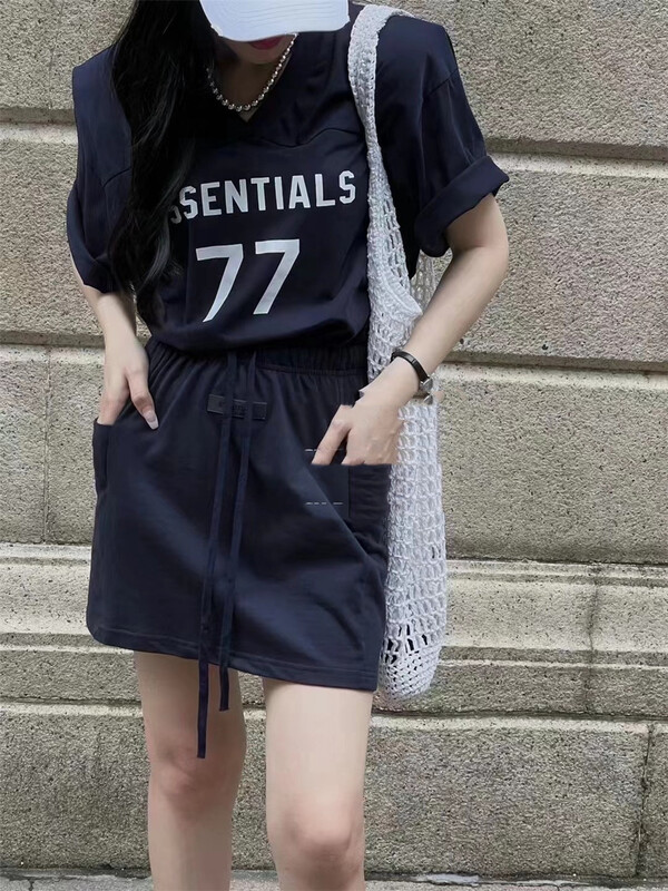 [Yan Zhen] personalized letter V-neck short sleeve T-shirt + casual skirt two piece suit 57500 \pcz