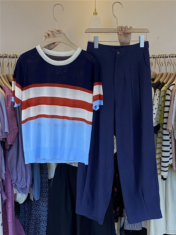 [seek peach] crew neck stripe comfortable sweater (only selling tops) 1907\ll